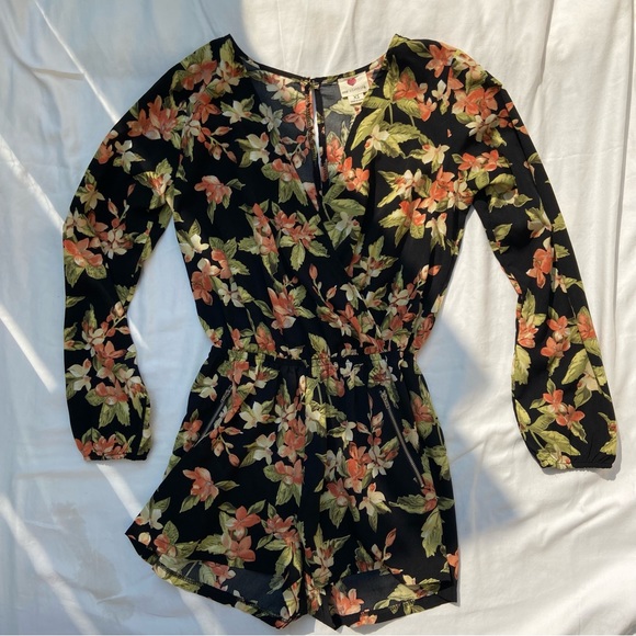 One Clothing Floral Romper - Picture 1 of 9